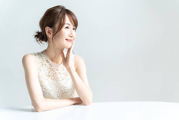 Read more about the article 打造精緻五官：不同分子玻尿酸的作用、部位與維持時間