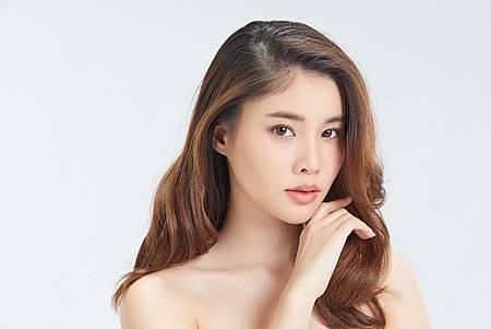 Read more about the article 3 大凍齡要件：澎潤蘋果肌、清晰輪廓、Q彈肌膚治療選擇