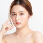 年輕女性的特寫,肌膚潔淨健康。非常適合護膚和美妝部落格。